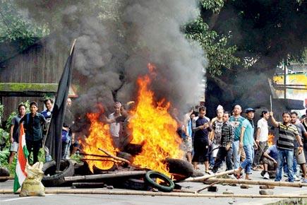 Darjeeling burns again: 6 cops, 20 GJM cadres hurt