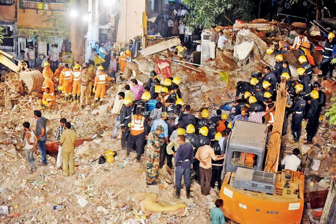 Teams of Mumbai Fire Brigade and NDRF at the building collapse site in Ghatkopar. Pic/Shadab Khan