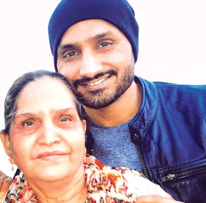 Harbhajan Singh with mother Avtar Kaur