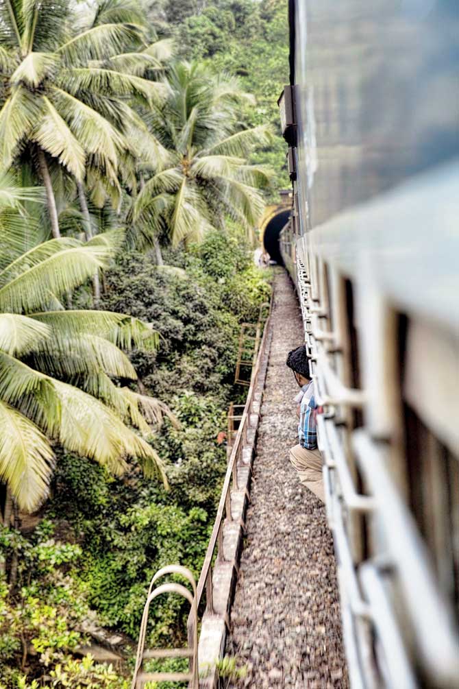 A train en route Udupi by Ishan Tankha. Pic courtesy/Circulatory Lives Project, Mumbai Return