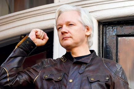 Julian Assange tweets support for Twitter users' lawsuit against Donald Trump