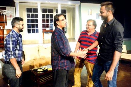  Parthiv Patel and Krunal Pandya meet actors Rakesh Bedi and Ananth Mahadevan