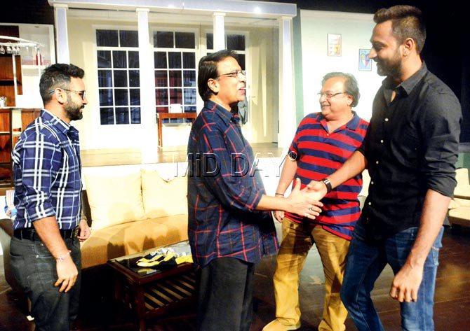 Cricketers Parthiv Patel (left) and Krunal Pandya (right) meet actors Rakesh Bedi and Ananth Mahadevan