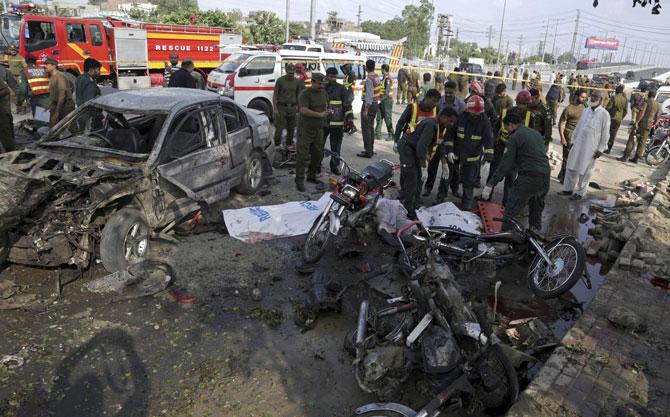 Suicide bomber kills 25 near Lahore IT park 