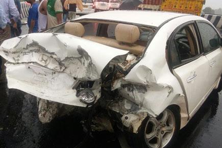 Horrific accident on Mumbai-Pune Expressway holds up traffic for hours