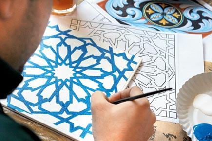 Learn to recreate vibrant tile patterns of Moroccan monuments on canvas