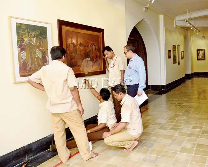 Assistant Curator Dr Prasanna Mangrulkar (blue shirt) oversees the work at the gallery as museum staff attempt to mount a painting along one of the walls of the gallery located on the first floor. PICS/SURESH KARKERA, CSMVS