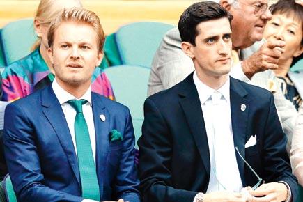 Nico Rosberg forgets to wear socks at Wimbledon