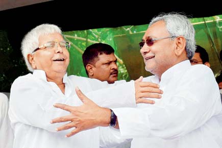 Nitish Kumar, Lalu Prasad Yadav trade barbs over 'desh bhakti'