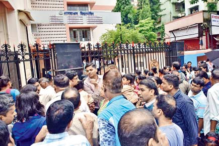 Mumbai: Parents protest after Dadar school bars entry of 40 students