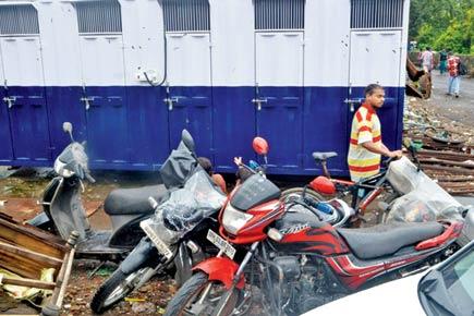 Mumbai police arrest 3 Sainiks for threatening Powai's toilet fighter