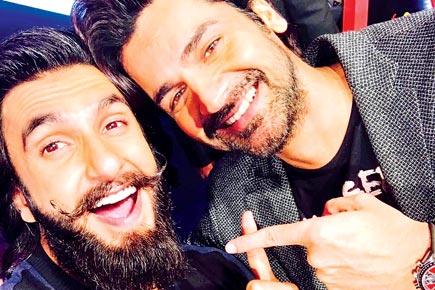 New BFF alert! Ranveer Singh bonds with this actor at an awards show