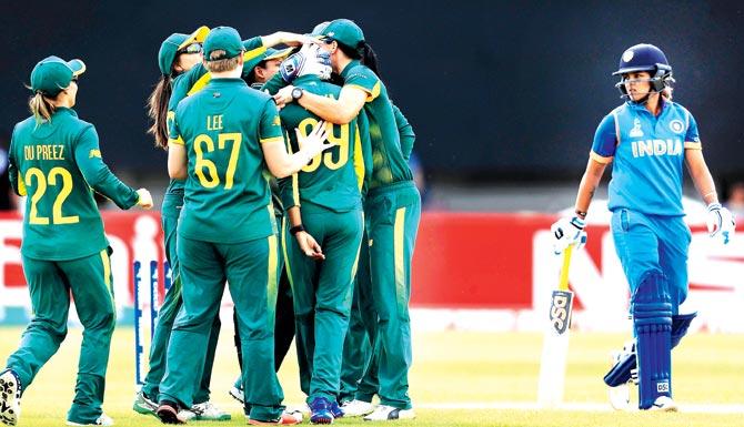SA players celebrate the wicket of India