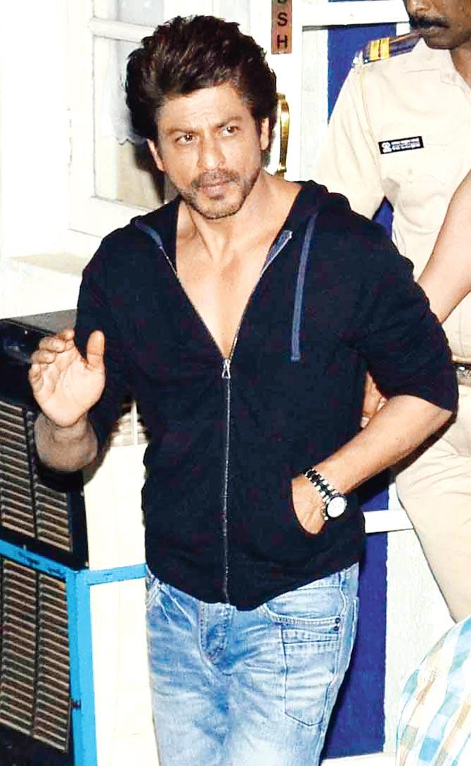 SRK, the king of romance, says he is pathetic with relationships