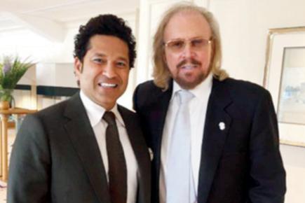 Sachin Tendulkar meets BeeGees star singer Barry Gibb, gets nostalgic