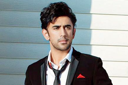 Shooting in London for 'Gold', Amit Sadh promotes 'Raag Desh' on Skype