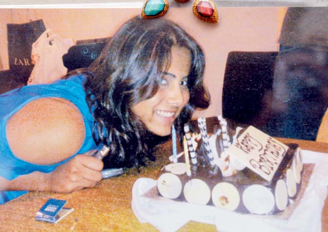 Sanam cut a birthday cake with her parents on October 2, 2012, before heading out for the fateful party