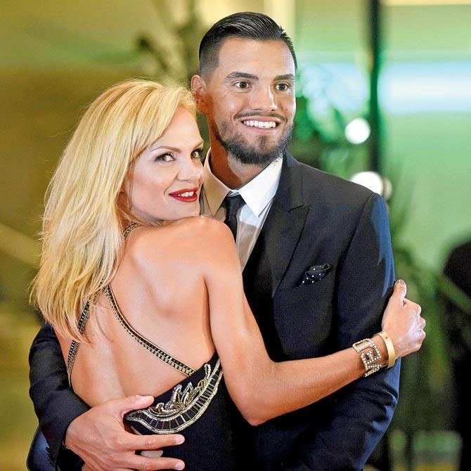Sergio Romero poses with his wife Eliana