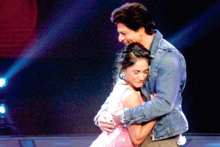 This photo of SRK hugging a dance reality show contestant will melt your heart