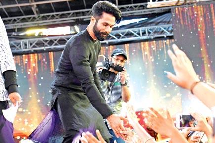 IIFA sidelights: Shahid Kapoor spotted sneezing during the rehearsals 