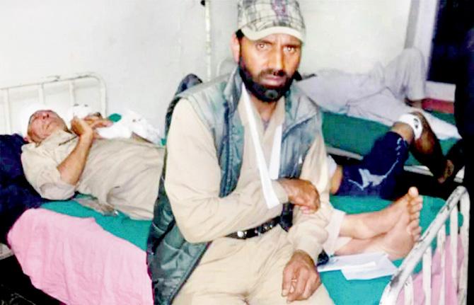 The injured cops were admitted to a hospital in Ganderbal district of Jammu and Kashmir on Saturday. Pics/PTI