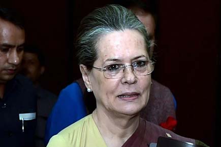 Sonia seeks conscience vote in presidential poll, attacks Modi government