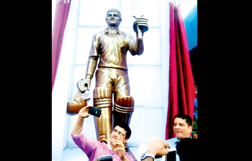 Sourav Ganguly unveils his 8-feet tall bronze statue in West Bengal