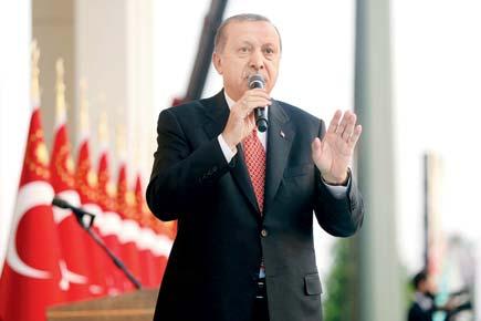 At memorial for the dead, Tayyip Erdogan vows to bring death penalty back