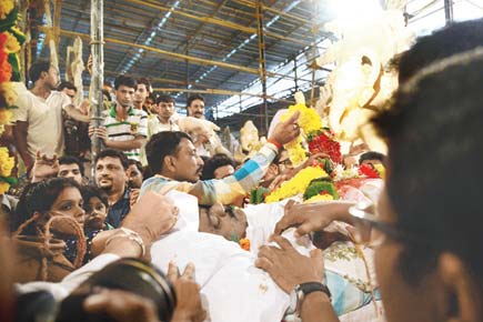 Vijay Khatu: The man behind spectacular Ganpati idols in Mumbai is no more