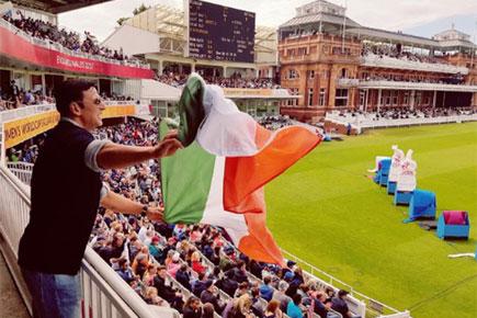 Akshay Kumar trolled for holding Indian flag upside down, deletes photo