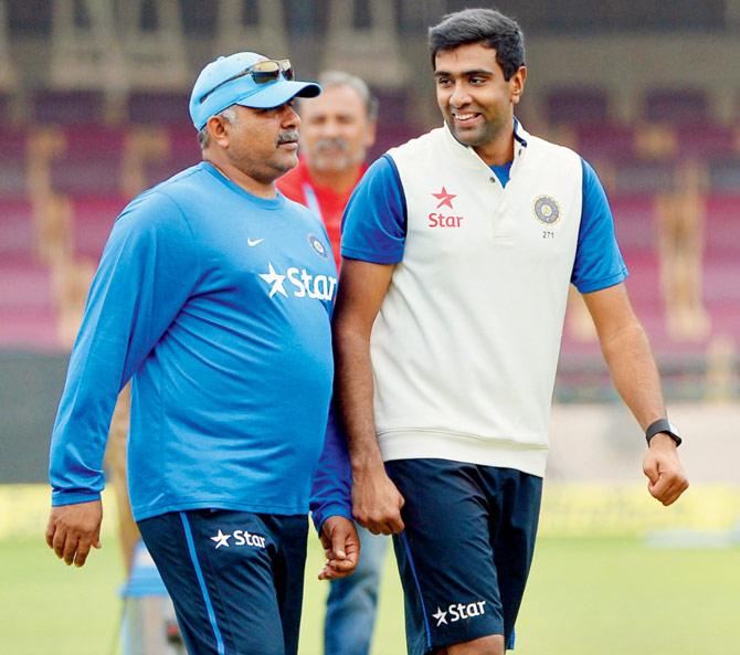India bowling coach Bharat Arun (left) with off-spinner Ravichandran Ashwin during a practice session on the eve of the Bangalore Test against South Africa on November 13, 2015. Pic/AFP