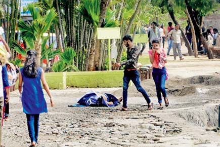 Dead body found lying in the middle of the road in Bandra