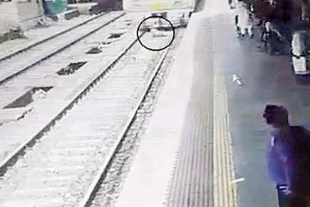 Mumbai: Woman mysteriously disappears after jumping on railway tracks