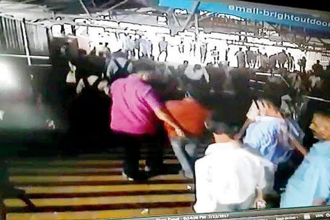 CCTV footage shows RPF personnel apprehending the thief (in red T-shirt)