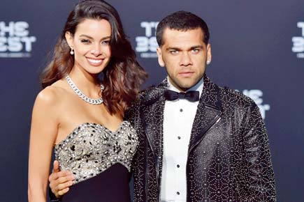 Dani Alves Marries Long Time Girlfriend Joana Sanz In Ibiza