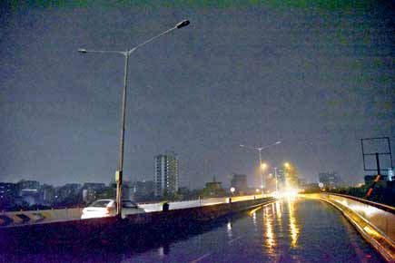 Motorists urge BMC to install functional streetlights on Eastern Freeway