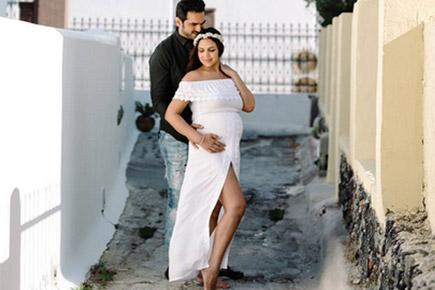 Esha Deol wins over the internet by flaunting her baby bump