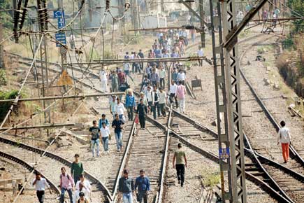 Speeding train creates havoc on Harbour Line in Mumbai