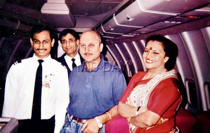 Sheela Karunakaran and other Air India crew with actor Anupam Kher