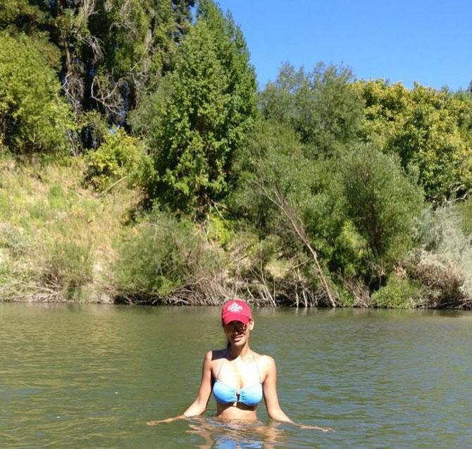 Nicole Faria sizzles in skimpy blue bikini