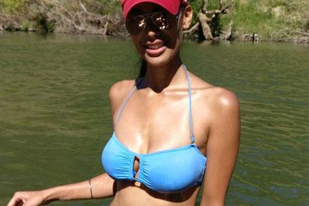 Nicole Faria sizzles in skimpy blue bikini