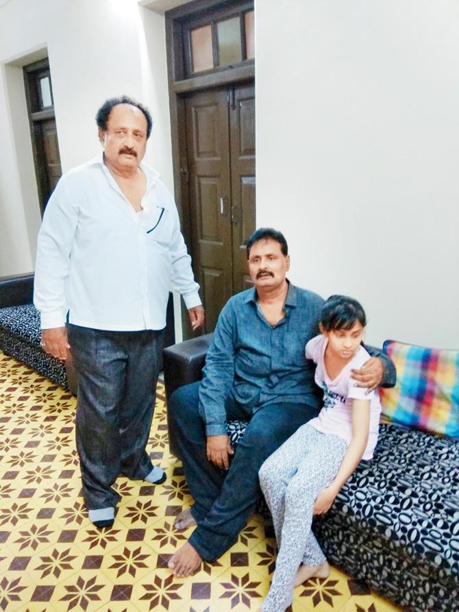 Abdul Kayuum Shaikh (centre) with his brother and granddaughter at his residence