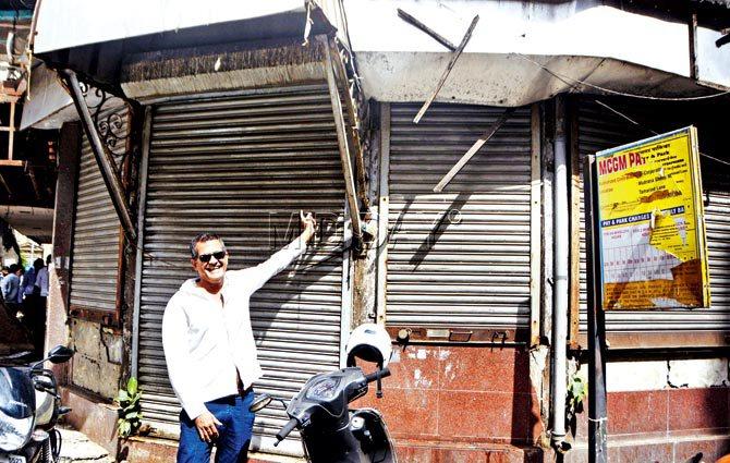 AD Singh stands where Just Desserts used to be on Homi Mody Street, Fort. Pics/Sneha Kharabe