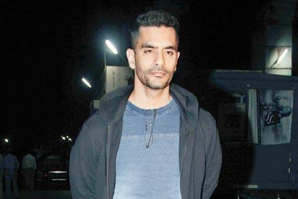 When Angad Bedi turned coach for 'Inside Edge' cast
