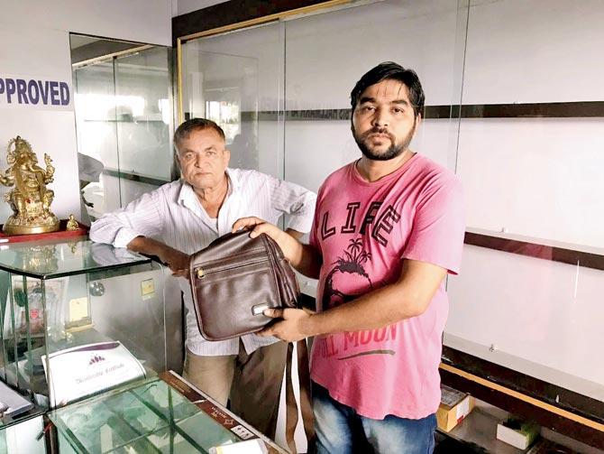 Shop owner shows the bag from which the jewellery was stolen