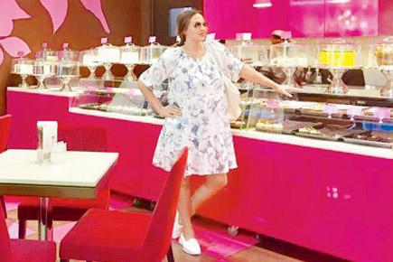 Pregnant Esha Deol was out enjoying cupcakes