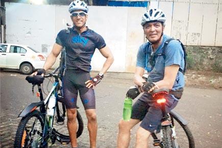 Farhan Akhtar cycles from Bandra to Nariman Point and back