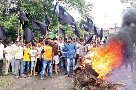 Farmers allege land grabbing, torch vehicles in Thane
