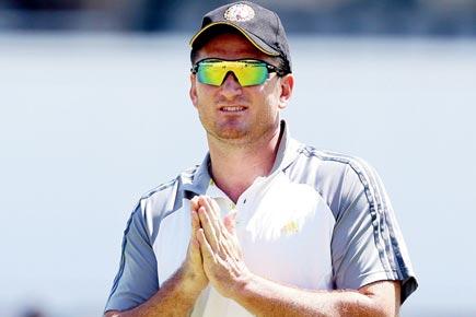 Graeme Smith drops in during South Africa training session