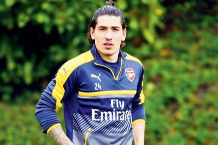 Arsenal's Hector Bellerin offers to help Grenfell Tower victims